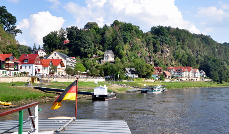 dampfschifffahrt auf der elbe durch die sächsische schweiz